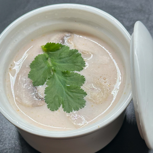 Potage thaï au coco et au poulet